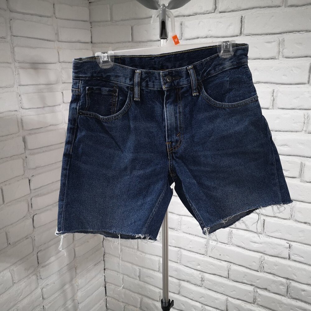 Levi's 559 Ladies Size 30 Waist Cut Off Medium Wash Jean Shorts